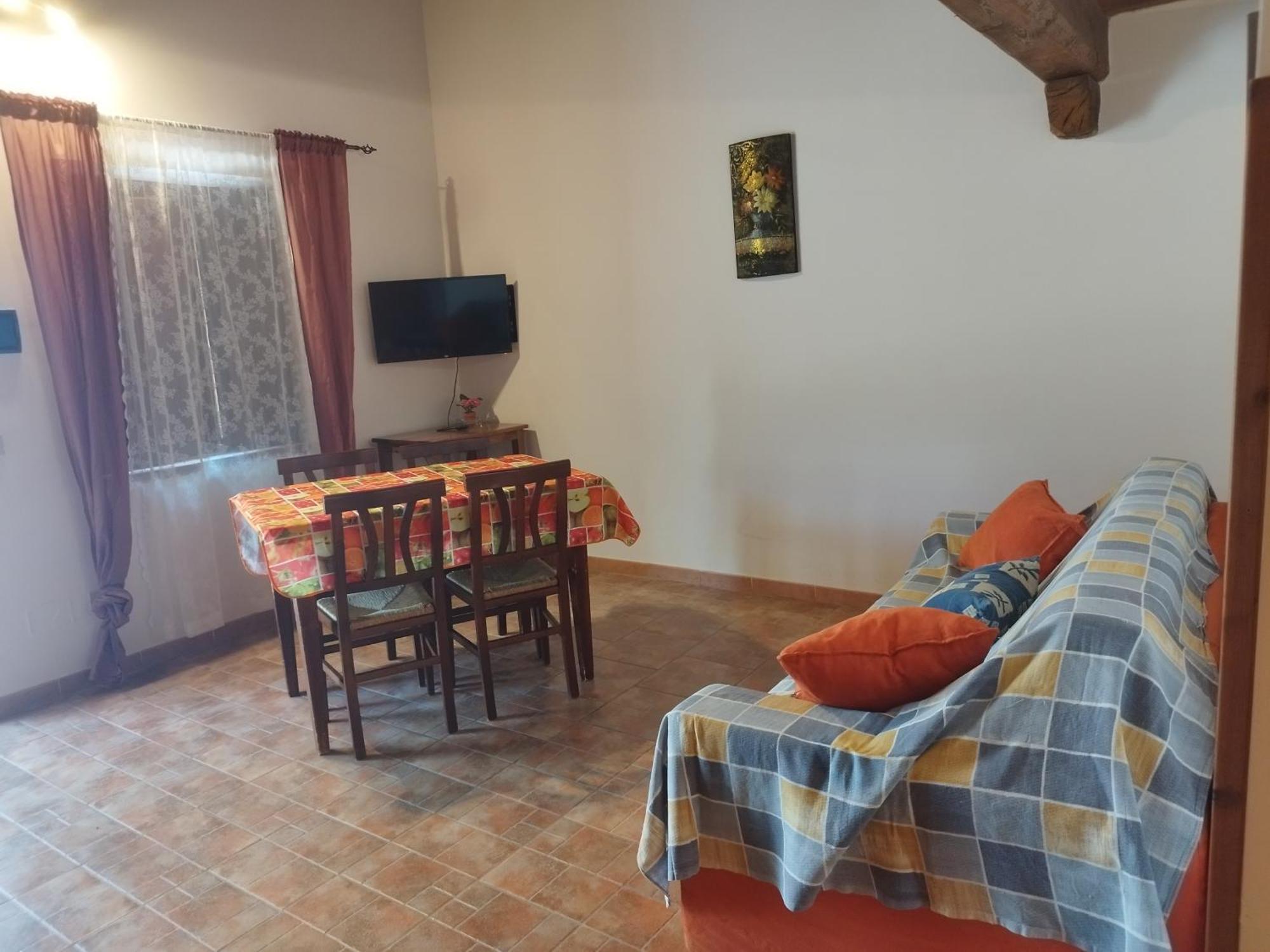 Agriturismo Le Cascine Castel di Tora Luaran gambar