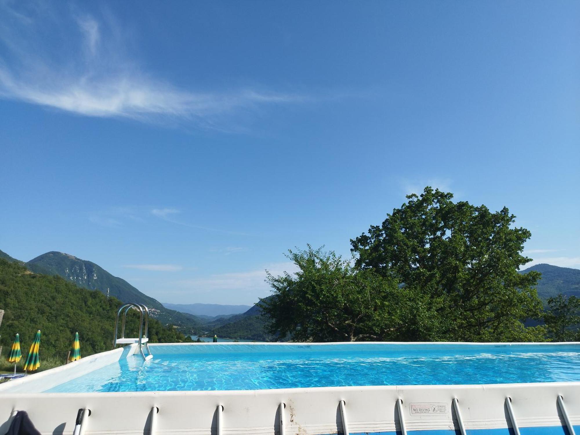 Agriturismo Le Cascine Castel di Tora Luaran gambar