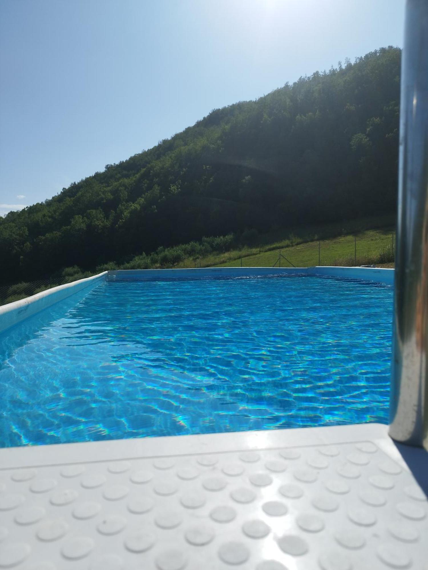 Agriturismo Le Cascine Castel di Tora Luaran gambar