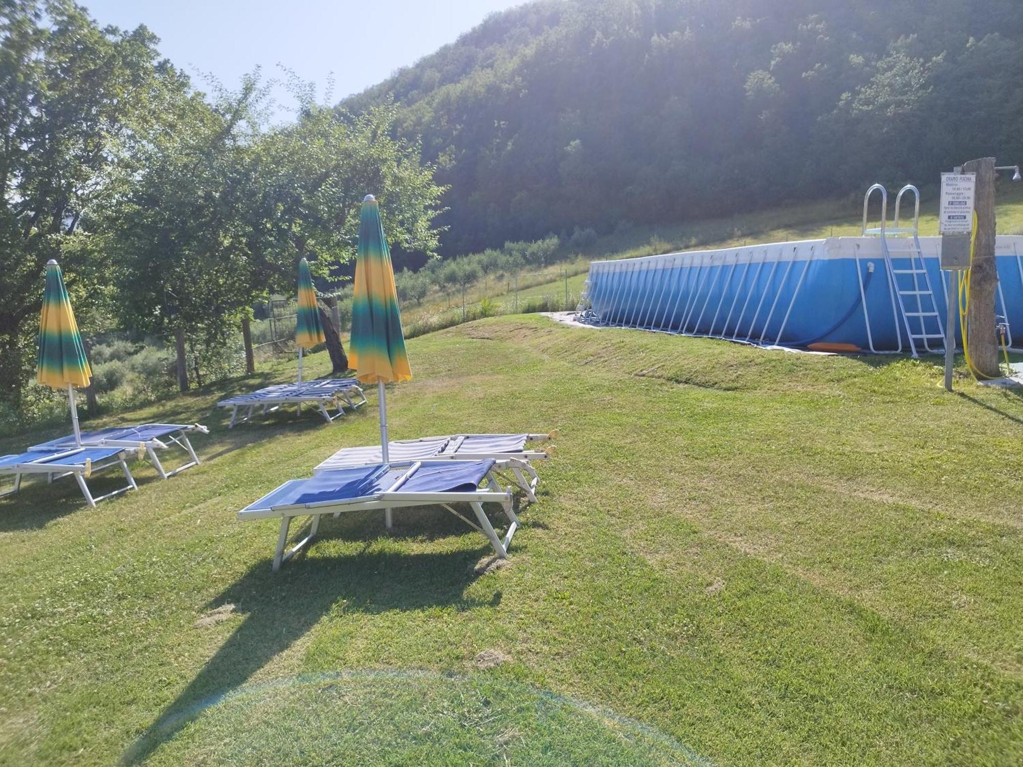 Agriturismo Le Cascine Castel di Tora Luaran gambar