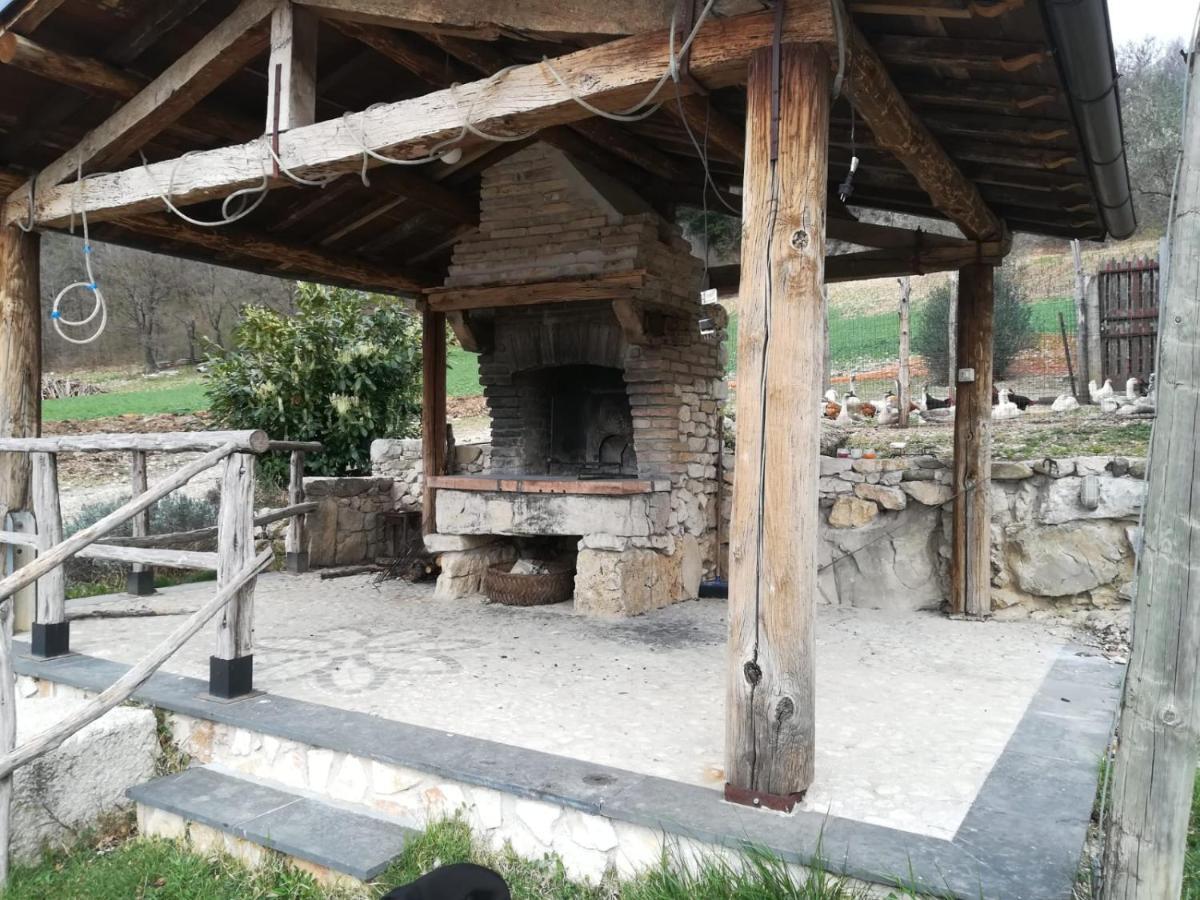 Agriturismo Le Cascine Castel di Tora Luaran gambar